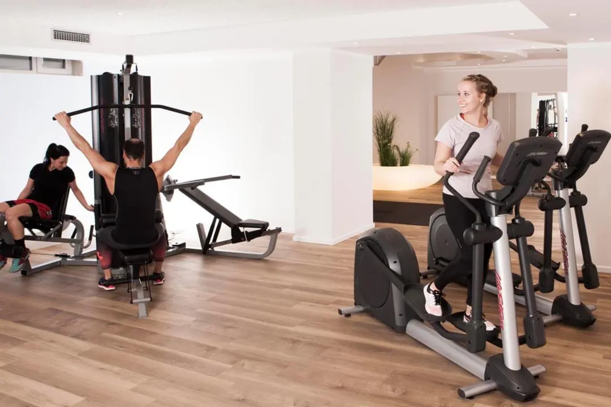 Großer Fitnessbereich